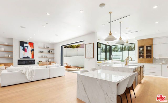 2565 Patricia Avenue, Los Angeles, CA 90064