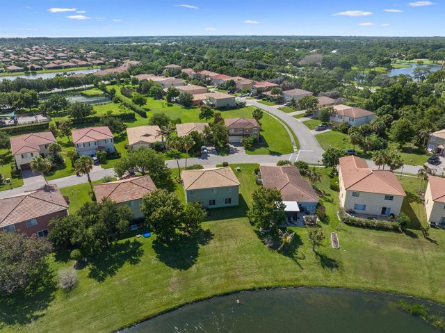 5580 45th Avenue, Vero Beach, FL 32967
