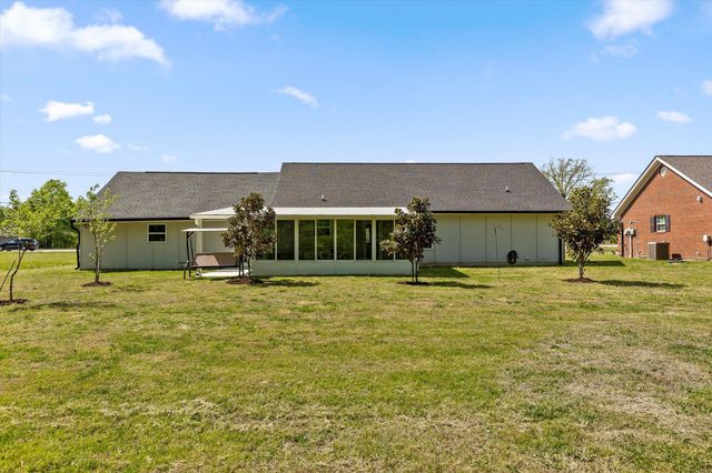 8410 Hixson Pike, Hixson, TN 37343