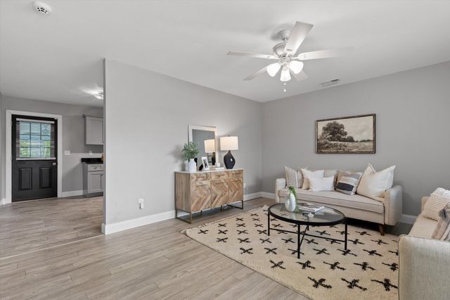 8410 Hixson Pike, Hixson, TN 37343