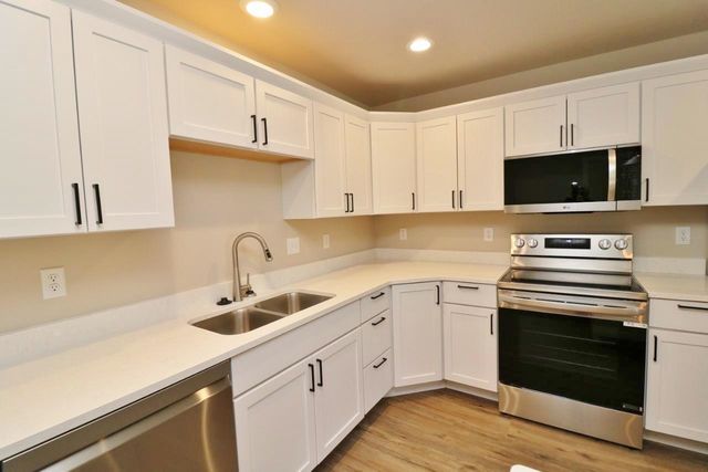 608 14th St SE, Minot, ND 58701