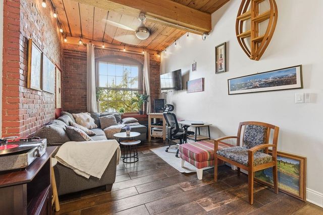 335 Cypress St Apt 2P, Manchester, NH 03103