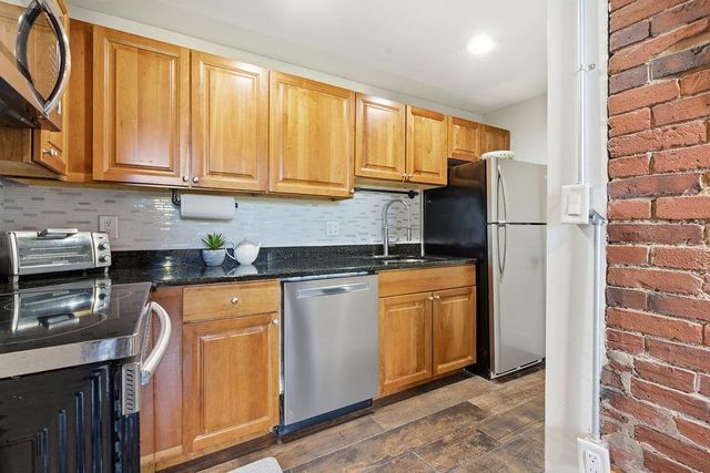 335 Cypress St Apt 2P, Manchester, NH 03103