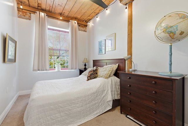 335 Cypress St Apt 2P, Manchester, NH 03103