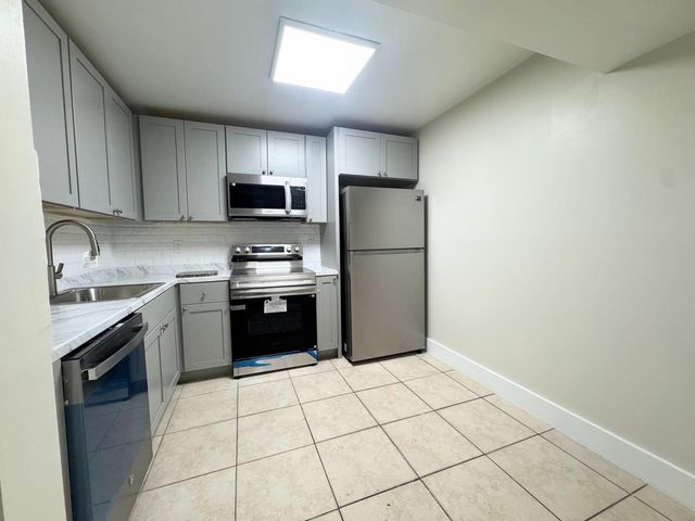 711 N Pine Island Road N 103, Plantation, FL 33324