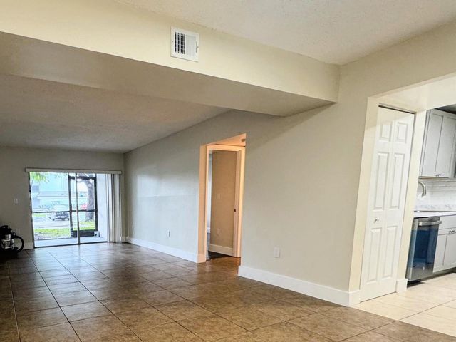 711 N Pine Island Road N 103, Plantation, FL 33324