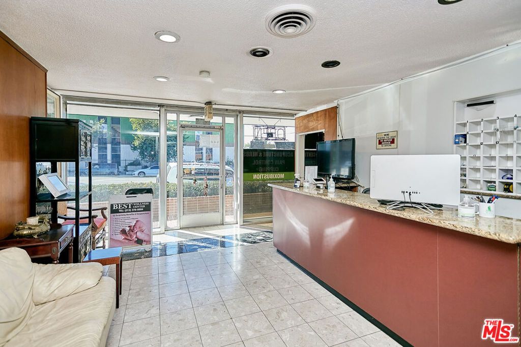 2551 Beverly Boulevard B, Los Angeles, CA 90057 — photo 2