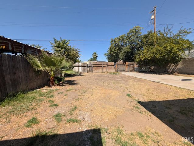 346 Tyree Toliver Street, Bakersfield, CA 93307