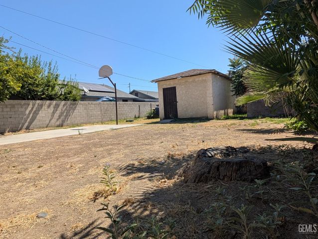346 Tyree Toliver Street, Bakersfield, CA 93307
