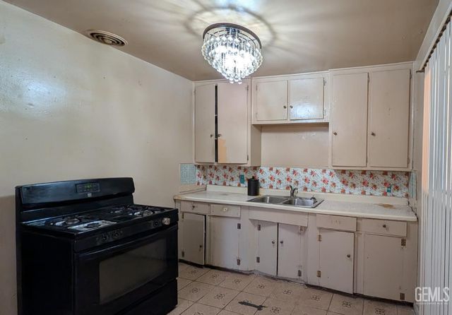 346 Tyree Toliver Street, Bakersfield, CA 93307