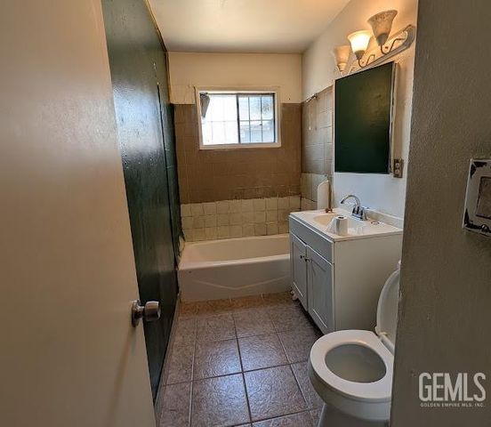 346 Tyree Toliver Street, Bakersfield, CA 93307