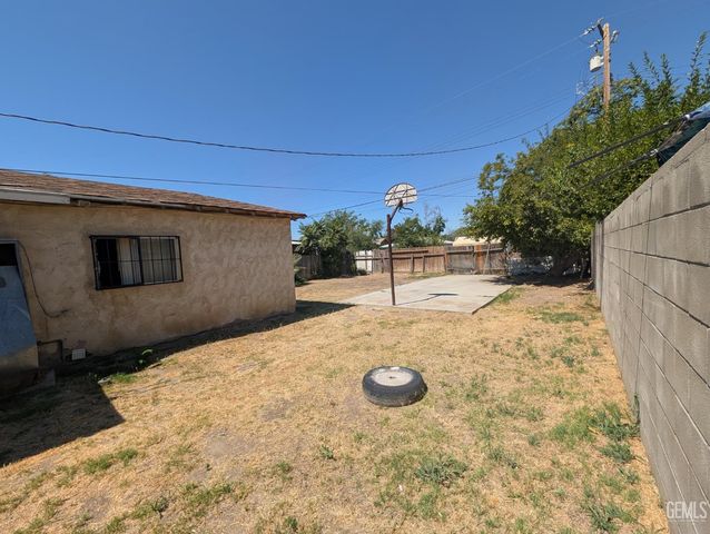346 Tyree Toliver Street, Bakersfield, CA 93307