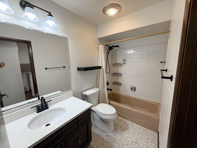 800 Marston Avenue, Glen Ellyn, IL 60137