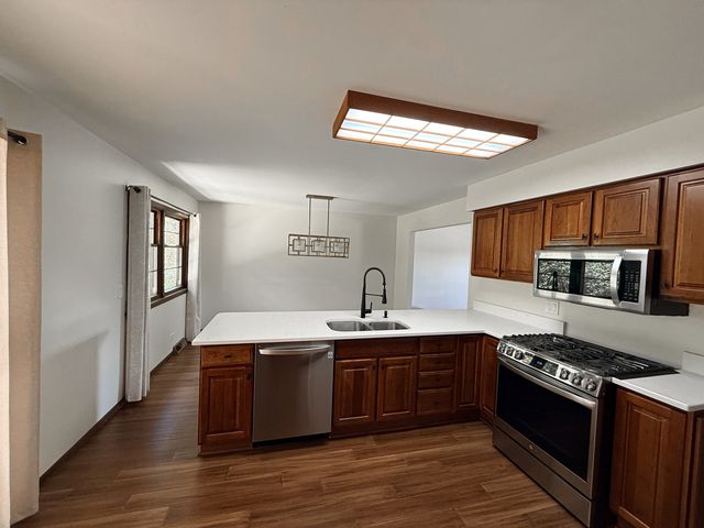 800 Marston Avenue, Glen Ellyn, IL 60137
