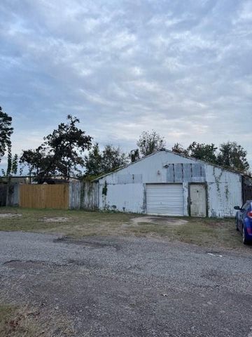 611 Northwood Drive, Conroe, TX 77303