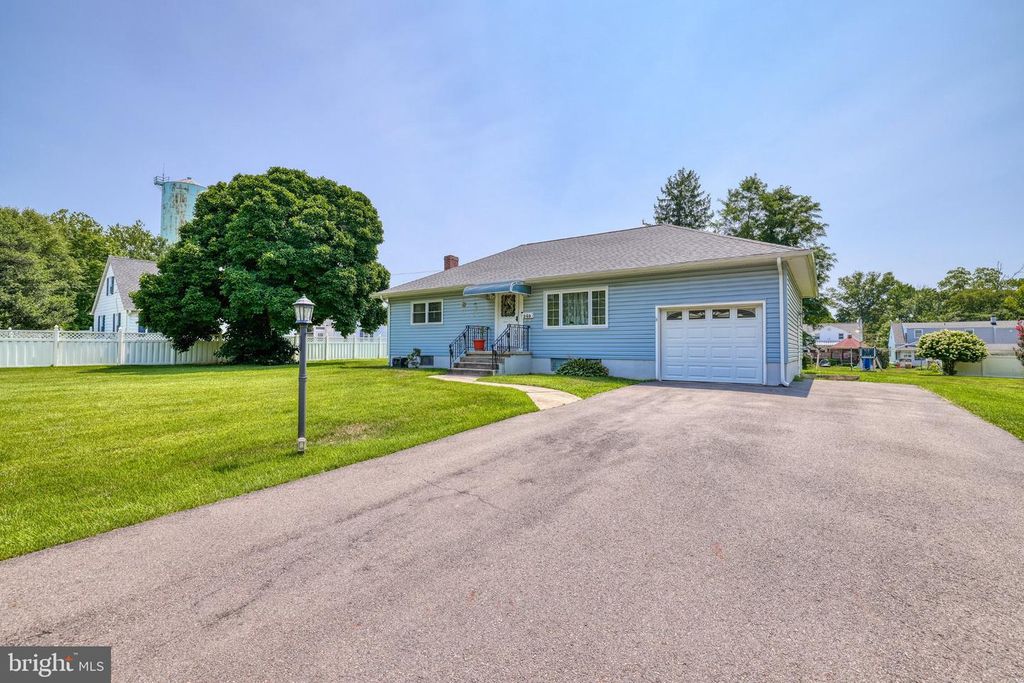 240 WALNUT LN, YARDLEY, PA 19067 — photo 2