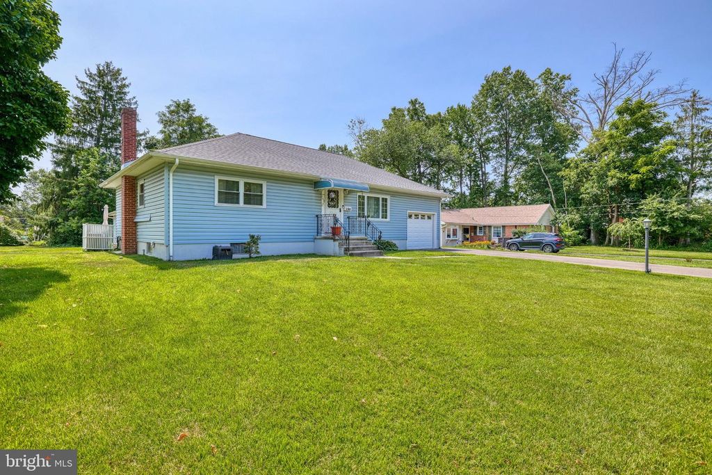 240 WALNUT LN, YARDLEY, PA 19067 — photo 3