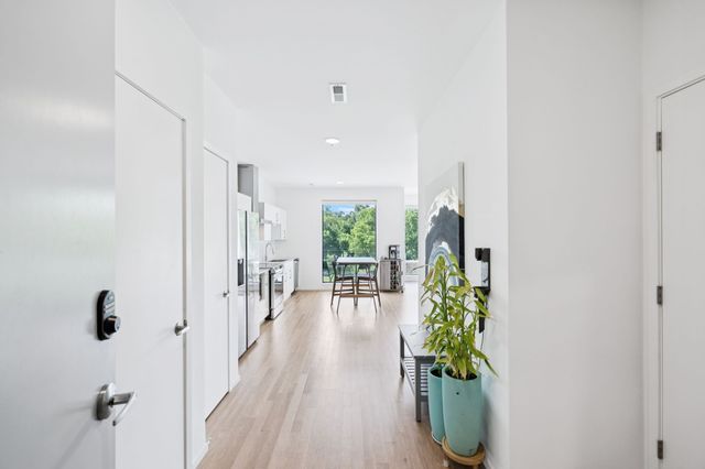 806 Olympic St Apt 303, Nashville, TN 37203