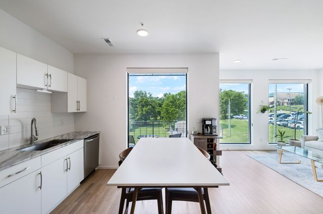 806 Olympic St Apt 303, Nashville, TN 37203