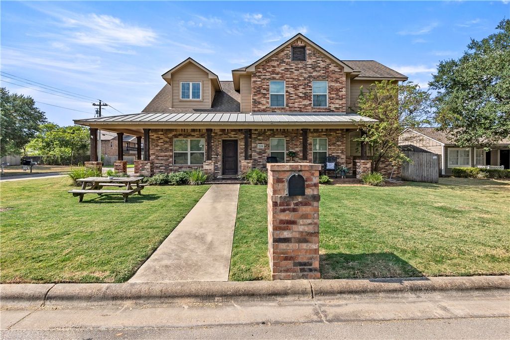 708 Welsh Avenue, College Station, TX 77840