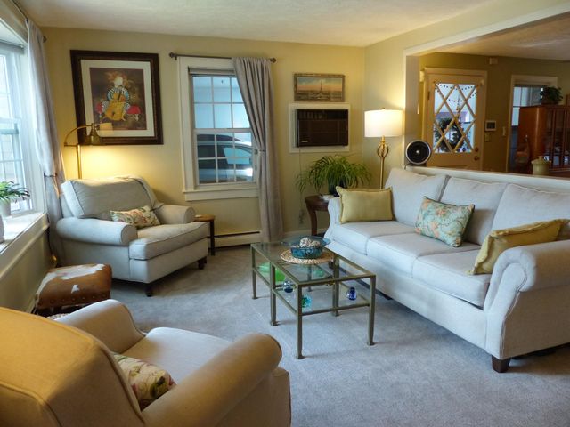 52 Caron Street, Manchester, NH 03103