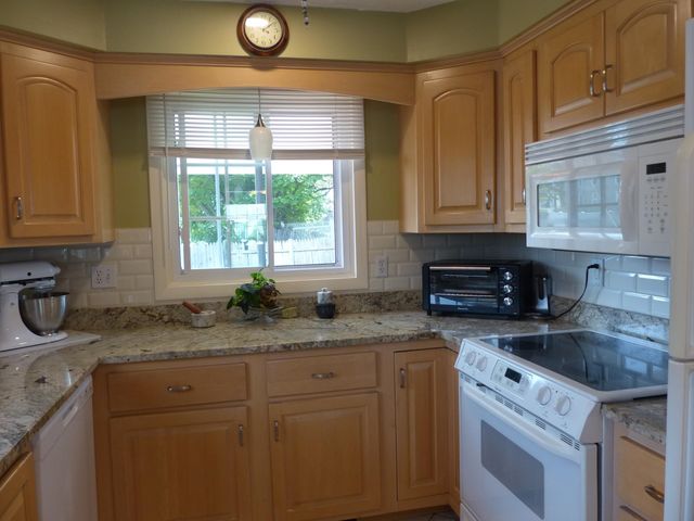 52 Caron Street, Manchester, NH 03103