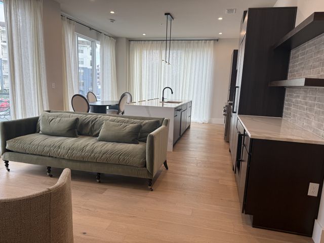 321 31st Ave N Apt 113, Nashville, TN 37203