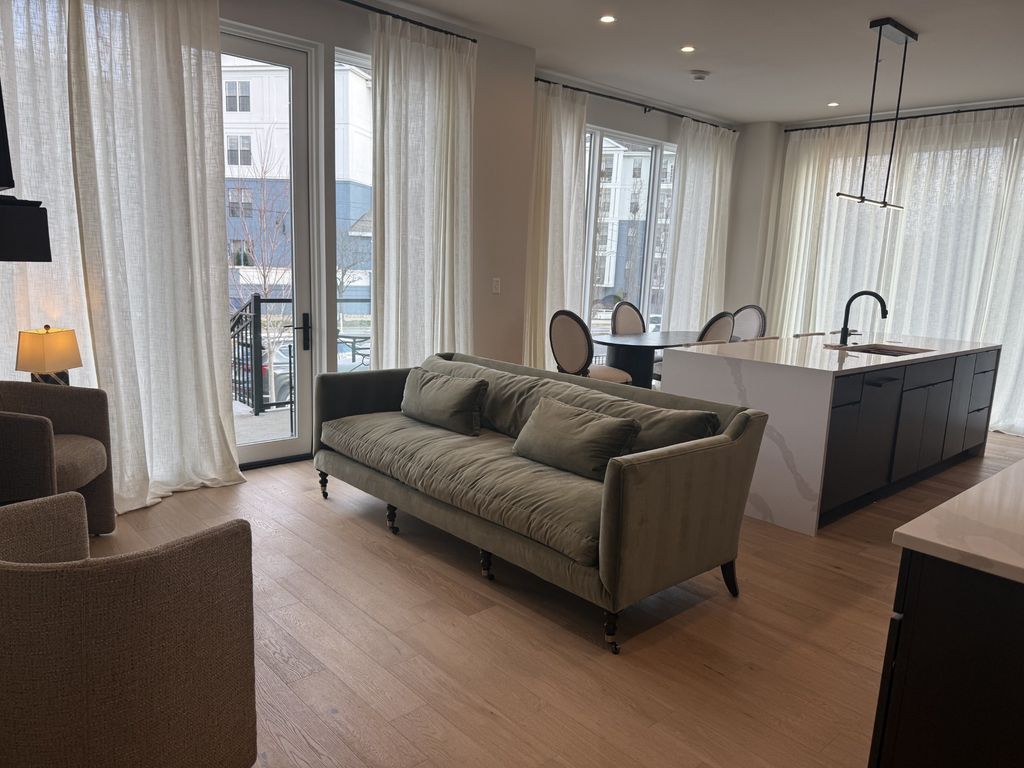 321 31st Ave N Apt 113, Nashville, TN 37203