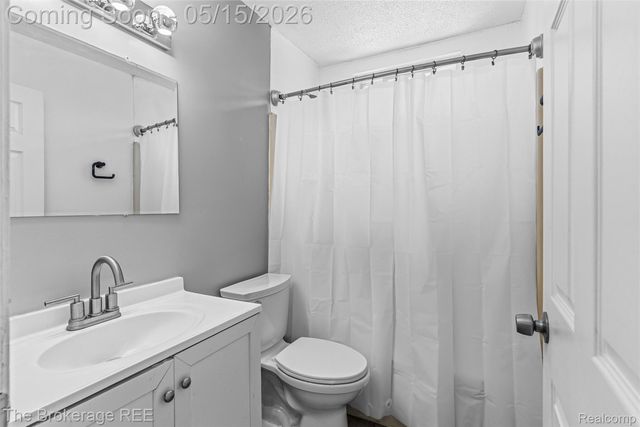 6430 Cloverton Drive, Waterford Charter Township, MI 48329