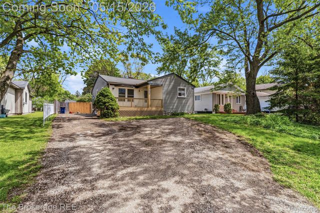 6430 Cloverton Drive, Waterford Charter Township, MI 48329