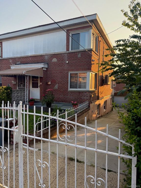 2719 Seymour Avenue, Bronx, NY 10469