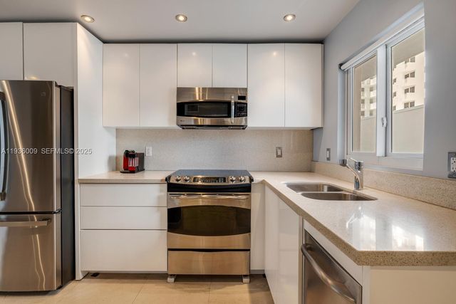 325 Ocean Dr 409, Miami Beach, FL 33139