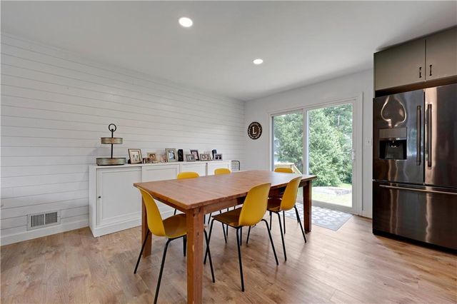 8929 Grandview Drive, Overland Park, KS 66212