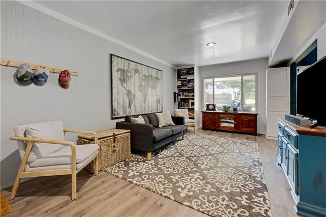 8929 Grandview Drive, Overland Park, KS 66212