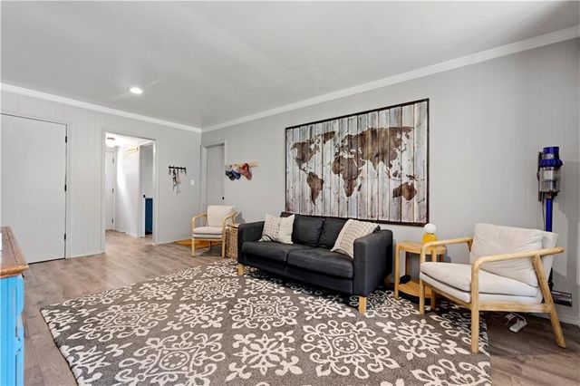 8929 Grandview Drive, Overland Park, KS 66212