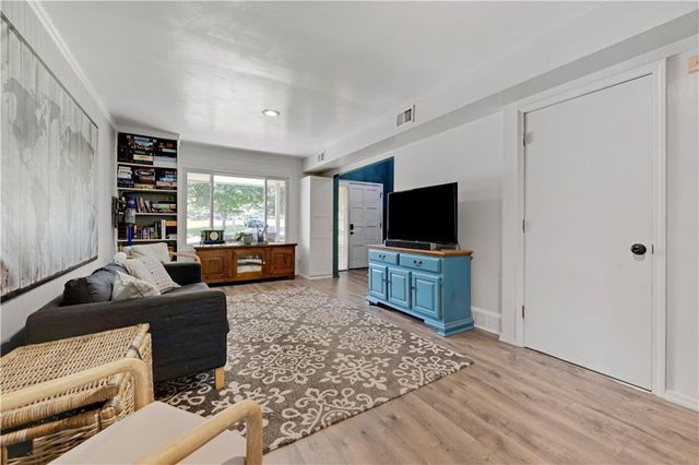 8929 Grandview Drive, Overland Park, KS 66212