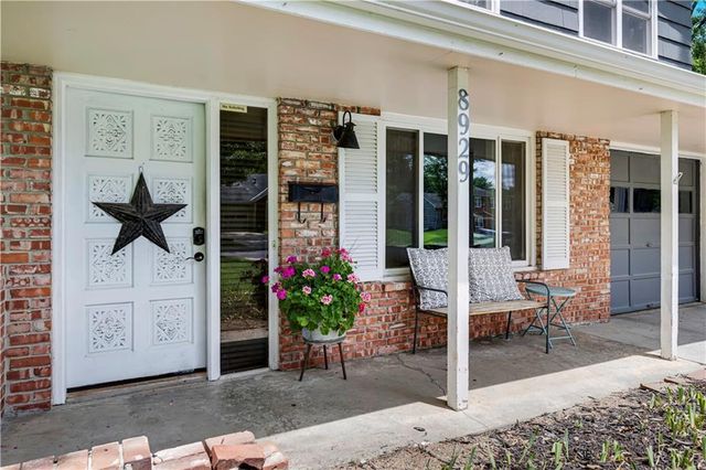 8929 Grandview Drive, Overland Park, KS 66212