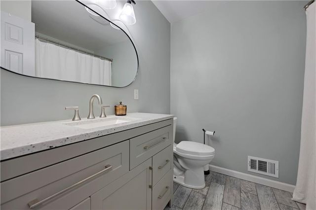 8929 Grandview Drive, Overland Park, KS 66212