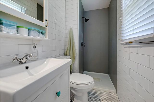8929 Grandview Drive, Overland Park, KS 66212