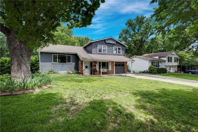 8929 Grandview Drive, Overland Park, KS 66212
