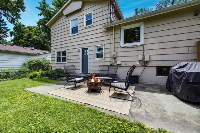 8929 Grandview Drive, Overland Park, KS 66212