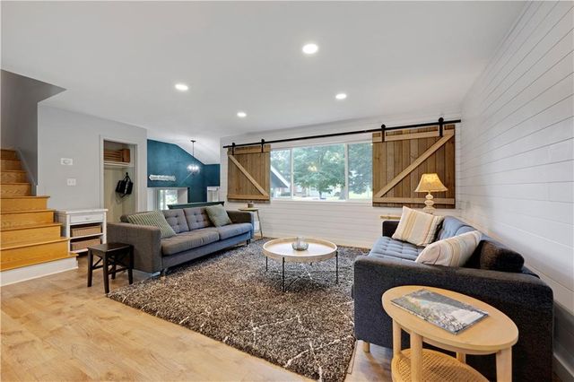 8929 Grandview Drive, Overland Park, KS 66212