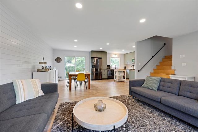 8929 Grandview Drive, Overland Park, KS 66212