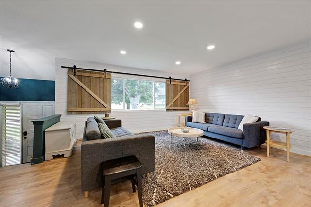 8929 Grandview Drive, Overland Park, KS 66212