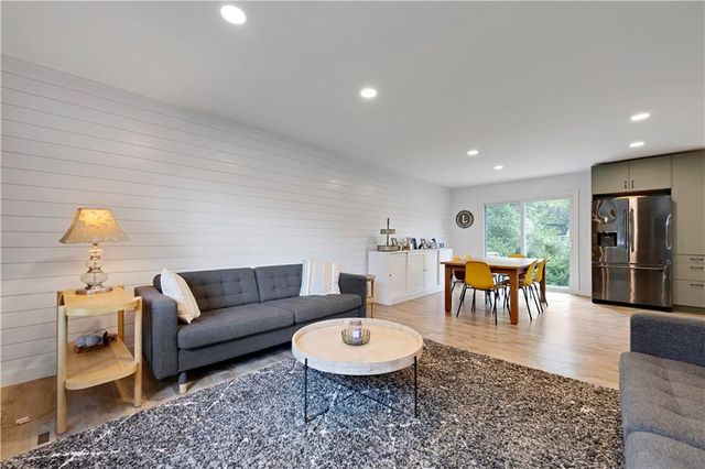 8929 Grandview Drive, Overland Park, KS 66212