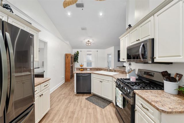 25175 SW 20TH AVENUE, Newberry, FL 32669