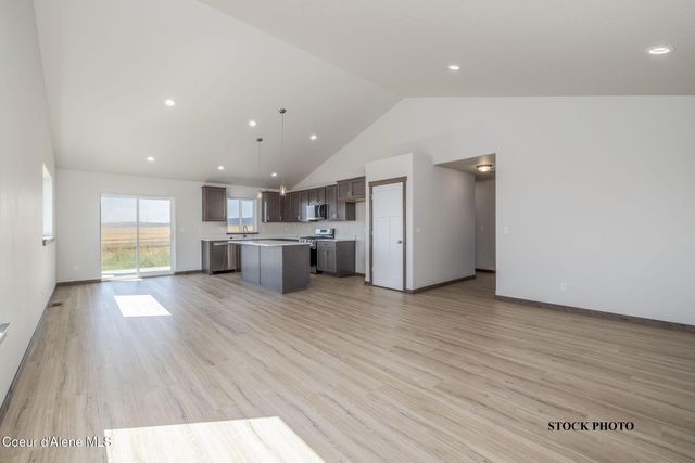 11673 N SIMMONS LN, Rathdrum, ID 83858