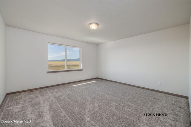 11673 N SIMMONS LN, Rathdrum, ID 83858