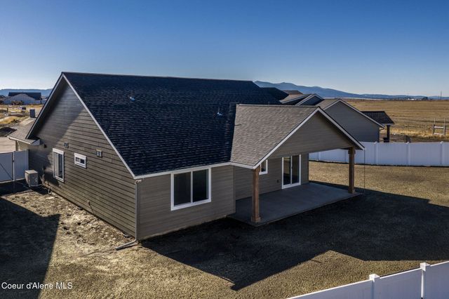 11673 N SIMMONS LN, Rathdrum, ID 83858