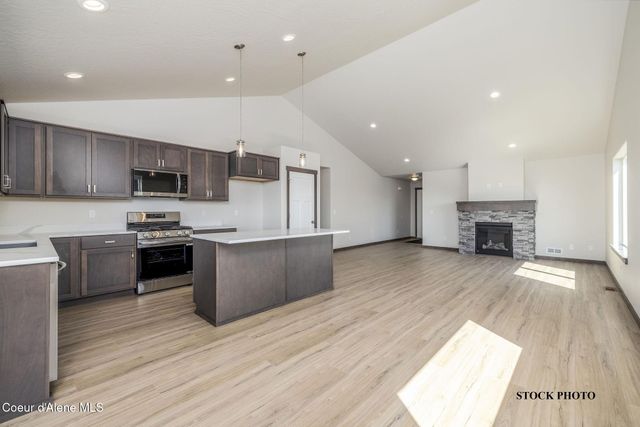 11673 N SIMMONS LN, Rathdrum, ID 83858